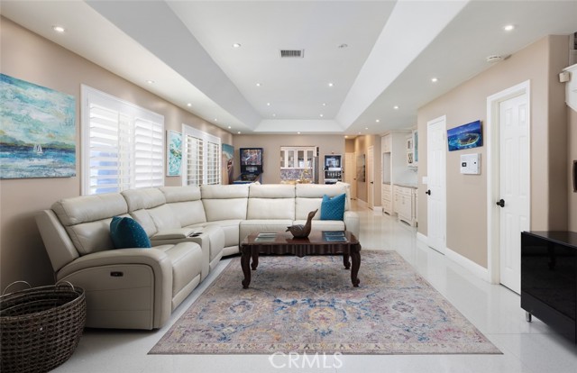 Detail Gallery Image 4 of 20 For 415 8th St, Huntington Beach,  CA 92648 - 3 Beds | 3/2 Baths