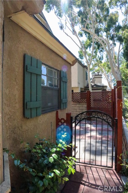 2608 Monte Carlo Drive, Santa Ana CA: https://media.crmls.org/medias/59de37ee-e8d1-4070-b2dd-a26087a2977c.jpg