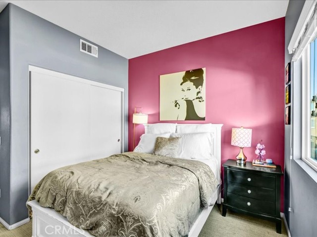 Detail Gallery Image 14 of 27 For 6840 De Celis, Lake Balboa,  CA 91406 - 3 Beds | 4 Baths