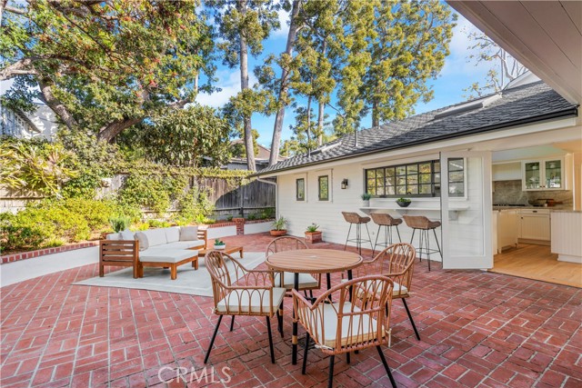 432 Holly Street, Laguna Beach CA: https://media.crmls.org/medias/59e0393d-9722-4bc9-8bf6-a544f1ef0f7d.jpg