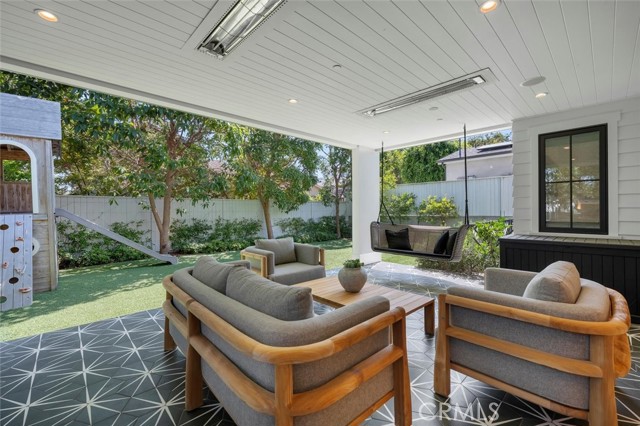 Detail Gallery Image 9 of 75 For 676 18th St, Manhattan Beach,  CA 90266 - 6 Beds | 6/2 Baths