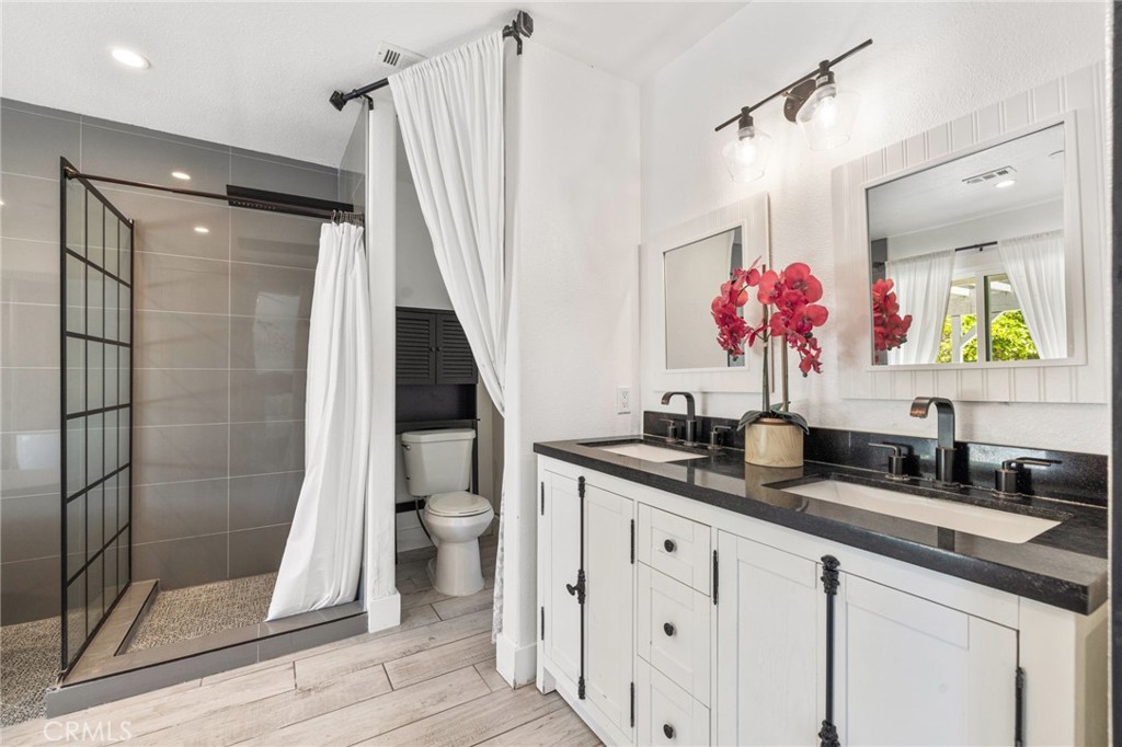 https://media.crmls.org/medias/59e0f38b-1e13-4c2e-b90d-86feed39ca89.jpg?preset=X-Large