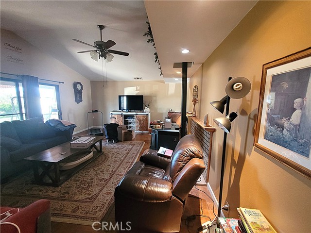 Detail Gallery Image 7 of 29 For 23677 Cahuilla, Apple Valley,  CA 92307 - 3 Beds | 2 Baths