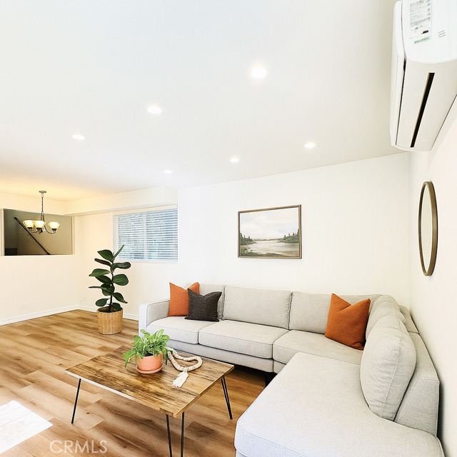 Detail Gallery Image 2 of 15 For 22849 Macfarlane, Woodland Hills,  CA 91364 - 2 Beds | 2 Baths