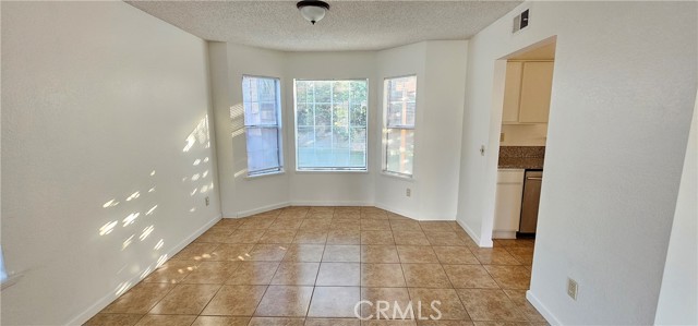 Detail Gallery Image 4 of 13 For 26295 Cardigan, Redlands,  CA 92374 - 3 Beds | 2/1 Baths