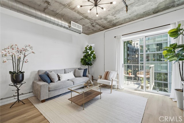 Detail Gallery Image 3 of 37 For 645 W 9th St #424, Los Angeles,  CA 90015 - 1 Beds | 1 Baths