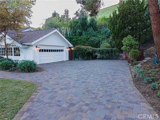 5555 Jed Smith Road, Hidden Hills, California 91302, 4 Bedrooms Bedrooms, ,3 BathroomsBathrooms,Single Family Residence,For Sale,Jed Smith,SR23195803