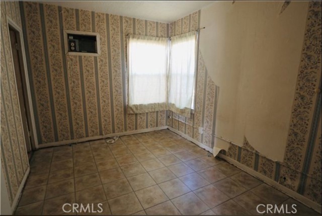 Detail Gallery Image 6 of 10 For 150 S Lilac Ave, Rialto,  CA 92376 - 2 Beds | 1 Baths