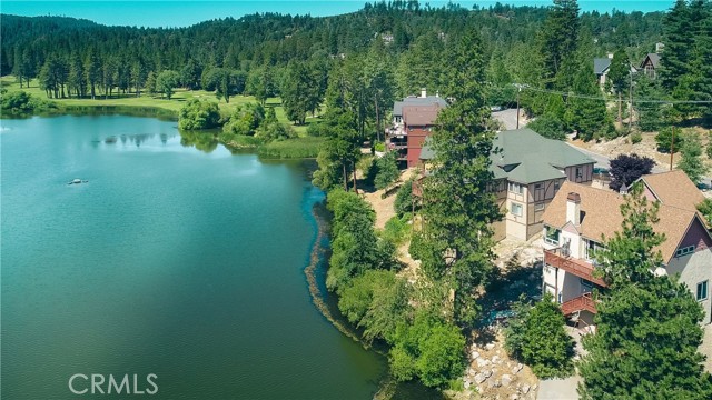781 Brentwood Drive, Lake Arrowhead CA: https://media.crmls.org/medias/59e49435-5324-4e53-afc9-ca978334d0df.jpg