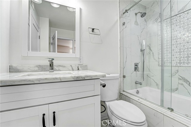 Detail Gallery Image 10 of 22 For 7001 S La Cienega #101,  Los Angeles,  CA 90045 - 2 Beds | 2 Baths