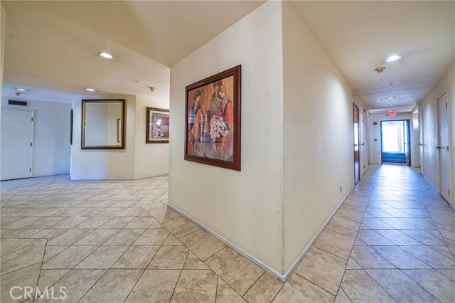 Detail Gallery Image 35 of 46 For 235 S Gale #102,  Beverly Hills,  CA 90211 - 2 Beds | 2 Baths