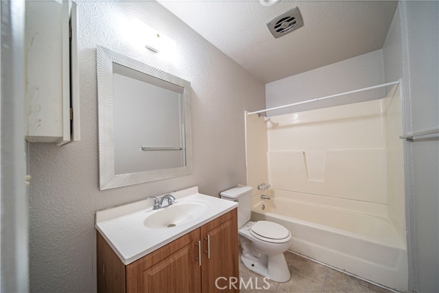 Detail Gallery Image 14 of 24 For 1308 E Oaks St #C,  Compton,  CA 90221 - 3 Beds | 2 Baths