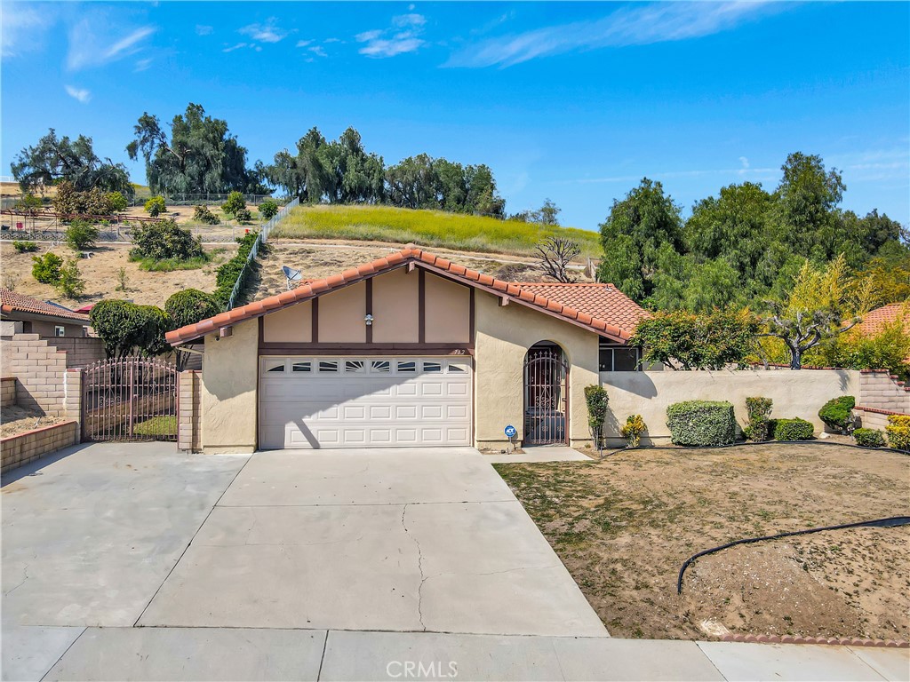 712 Bonnie Claire Drive Walnut, California Remodeled and move-in ready, this 3-bedroom, 2-bathroom single-story home in the heart of Walnut offers modern comfort and exceptional outdoor space. Situated on a rare huge side lot with hillside and tree-lined views, the home features an open floor plan with vaulted ceilings, recessed lighting, and abundant natural light. The upgraded kitchen includes quartz countertops, new cabinetry, stainless steel appliances, and a large island. A bonus room off the kitchen is perfect for an office or additional living space. The primary suite includes a remodeled en-suite bathroom and dual closets. Two additional bedrooms and an updated hall bath provide flexibility for family or guests. Outside, enjoy a spacious backyard with a concrete patio, terraced slope, and endless possibilities for entertaining, gardening, or future expansion. Located near top-rated schools, parks, and shopping. First showing at open house on Saturday, May 10th.