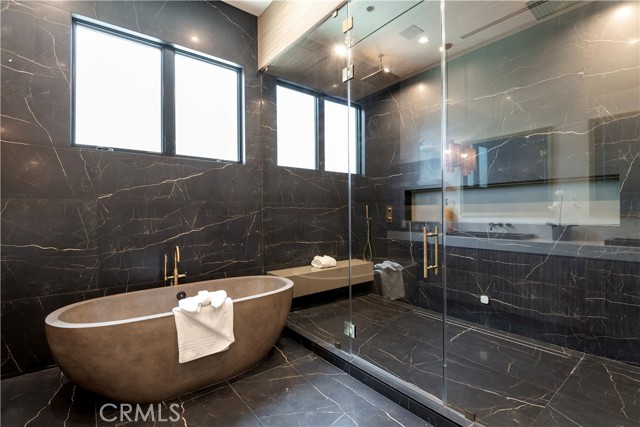 Detail Gallery Image 34 of 73 For 13340 Chandler Bld, Sherman Oaks,  CA 91401 - 6 Beds | 6 Baths