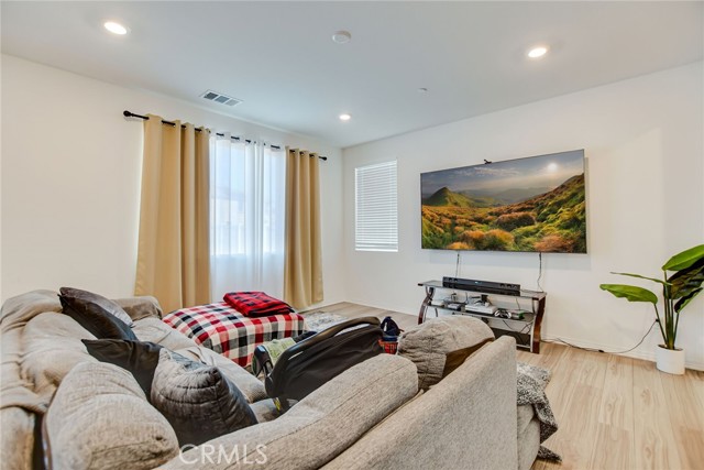 Detail Gallery Image 7 of 33 For 2526 Gunner Ridge, Rialto,  CA 92377 - 3 Beds | 2/1 Baths