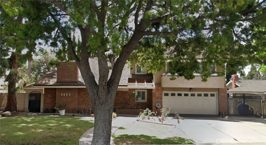 5024 E Brookside