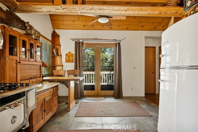 Detail Gallery Image 12 of 32 For 1023 Sandalwood Dr, Lake Arrowhead,  CA 92352 - 3 Beds | 2/1 Baths