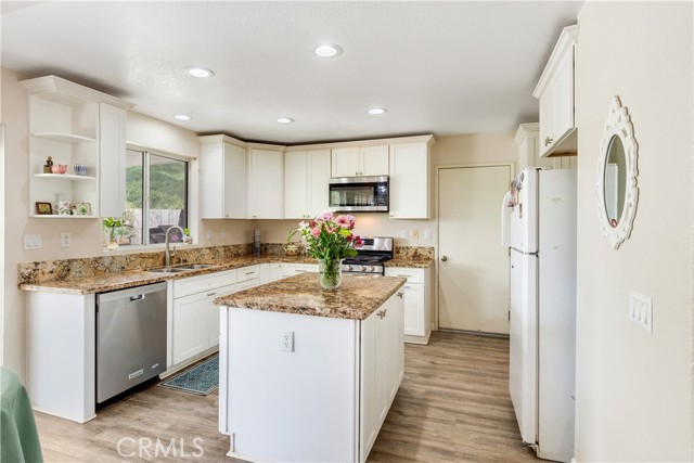 Detail Gallery Image 14 of 29 For 43359 via Sabino, Temecula,  CA 92592 - 4 Beds | 2/1 Baths