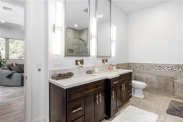 Detail Gallery Image 5 of 65 For 9484 Gloaming Dr, Beverly Hills,  CA 90210 - 4 Beds | 4 Baths