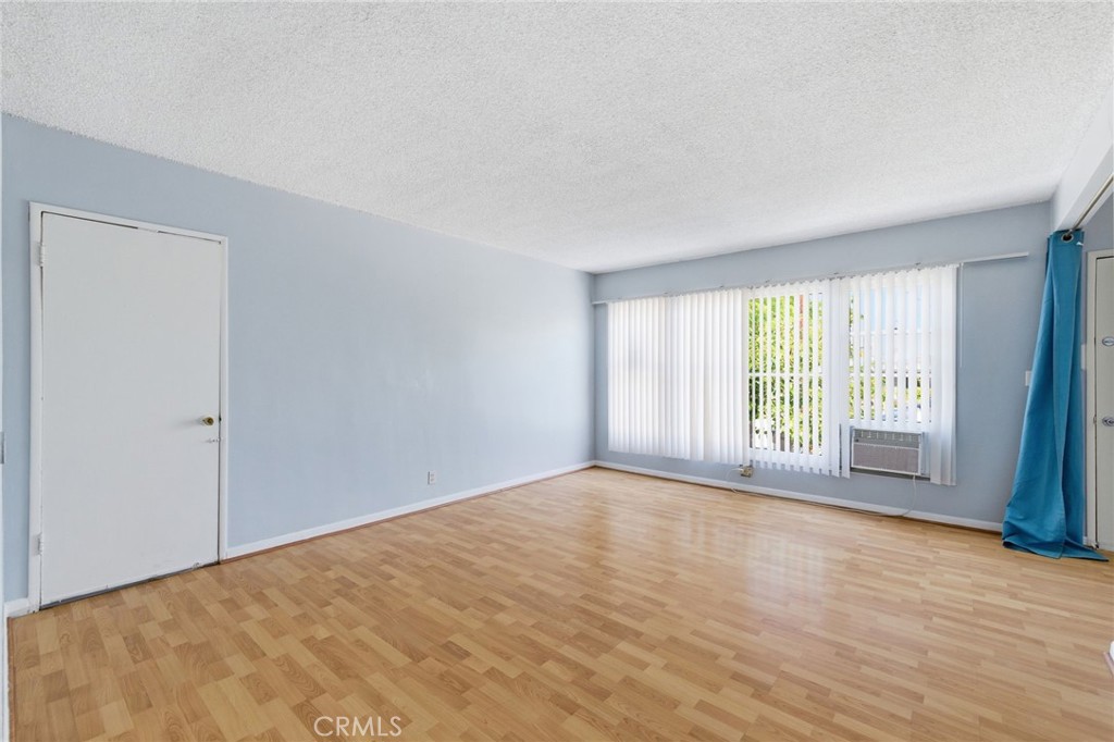 https://media.crmls.org/medias/59e88e0d-9bbc-49d1-bc33-dabe2d968c5e.jpg?preset=X-Large