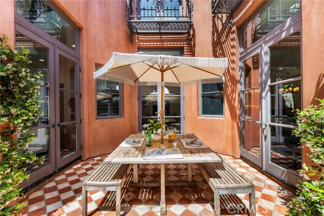 Detail Gallery Image 10 of 64 For 2516 Walnut Ave, Manhattan Beach,  CA 90266 - 5 Beds | 5/1 Baths