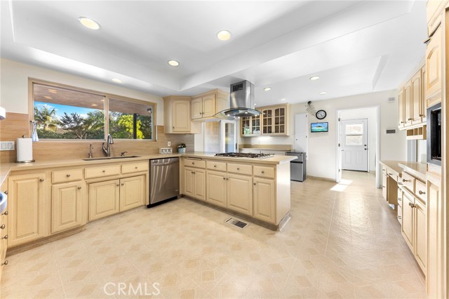 300 W Wistaria Avenue, Arcadia CA: https://media.crmls.org/medias/59ea5c13-14e5-4082-b697-d85a3465546b.jpg