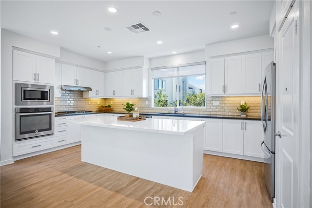 Photo #11: OC23192830 Listing 
