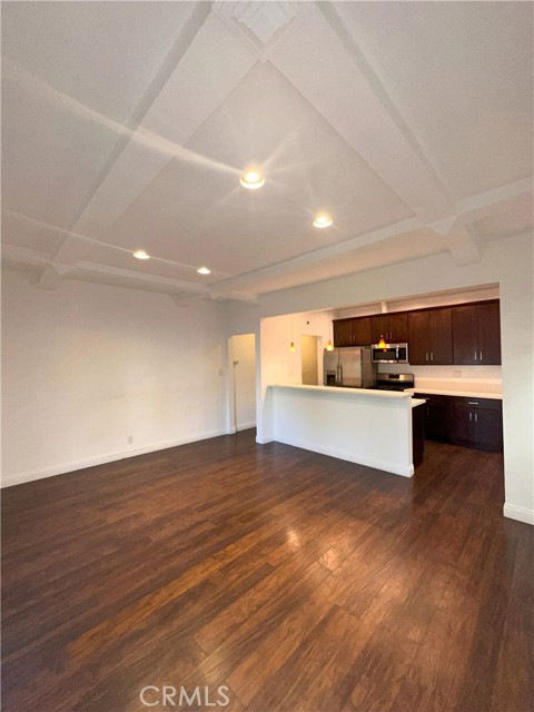 Detail Gallery Image 10 of 14 For 137 S Roxbury Dr, Beverly Hills,  CA 90212 - 1 Beds | 1 Baths