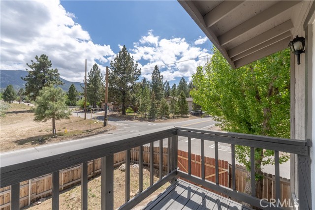 2100 1st Lane, Big Bear City CA: https://media.crmls.org/medias/59ec3842-1592-4352-896d-77bc26e7f7d8.jpg