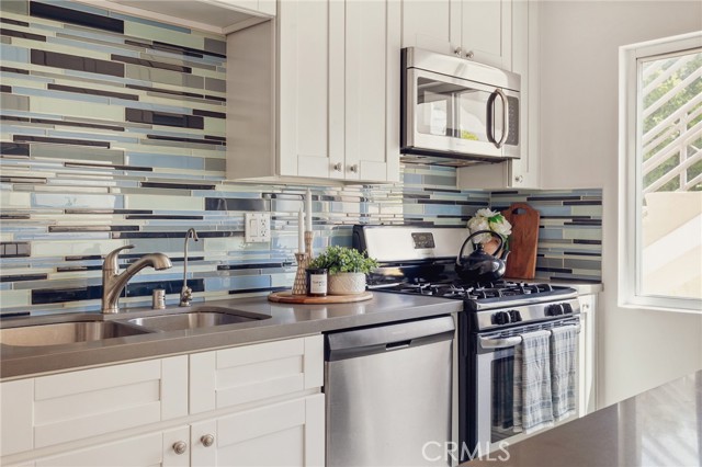 Detail Gallery Image 5 of 26 For 1918 11th St #D,  Santa Monica,  CA 90404 - 2 Beds | 2 Baths