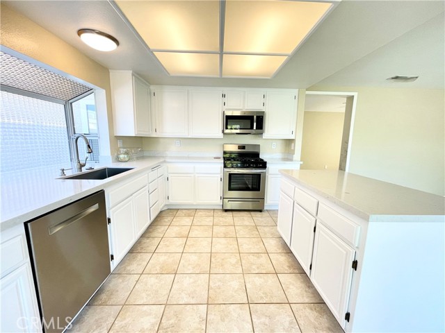 Detail Gallery Image 10 of 25 For 28741 Vista Santiago Rd, Lake Forest,  CA 92679 - 4 Beds | 3 Baths