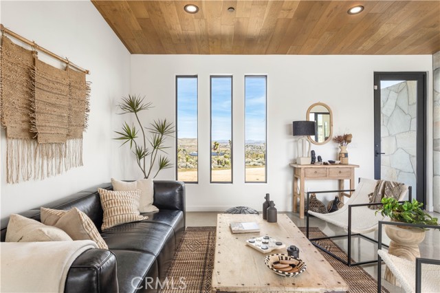 Detail Gallery Image 8 of 34 For 6738 Saddleback, Joshua Tree,  CA 92252 - 2 Beds | 2 Baths