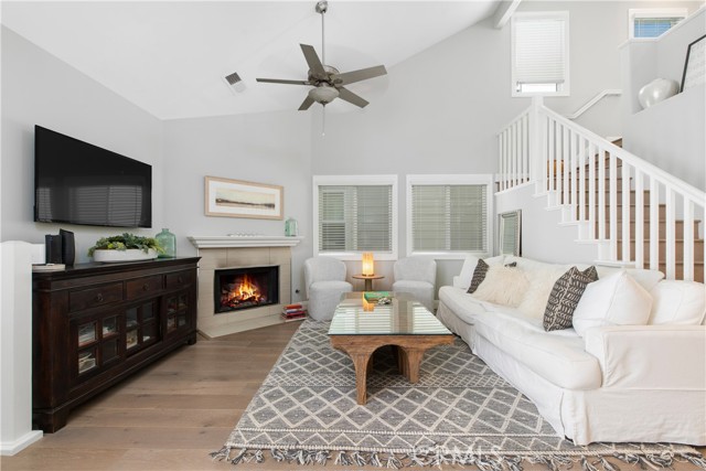 Detail Gallery Image 4 of 32 For 608 Poinsettia Ave #B,  Corona Del Mar,  CA 92625 - 2 Beds | 2/1 Baths