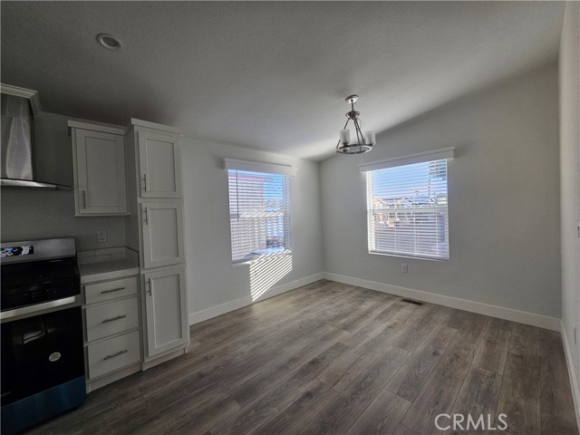 350 San Jacinto Avenue, Perris CA: https://media.crmls.org/medias/59edfbd9-a773-4903-8cb0-88fd6442b8b3.jpg