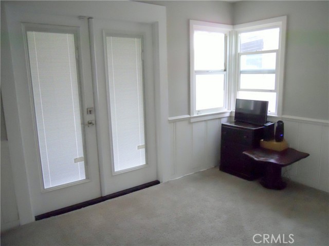 3071 N Crescent Avenue, San Bernardino CA: https://media.crmls.org/medias/59f1d782-7faf-453c-bdb5-4bd9af1e901c.jpg