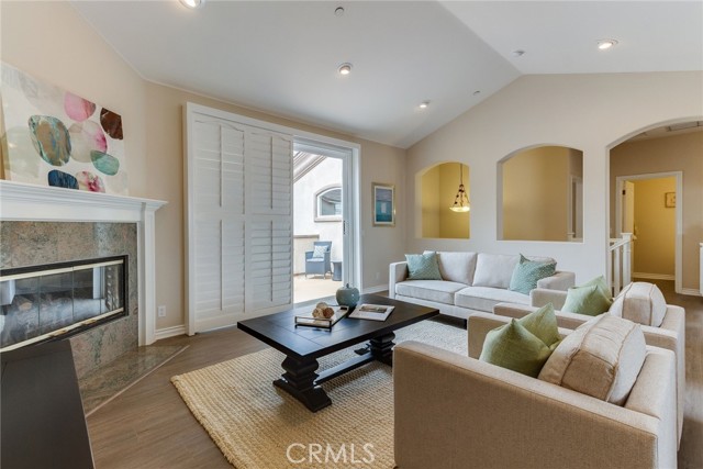 Detail Gallery Image 12 of 34 For 2113 Mathews Ave #B,  Redondo Beach,  CA 90278 - 3 Beds | 2/1 Baths