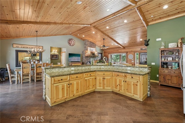 Detail Gallery Image 11 of 39 For 1039 Heritage Trl, Big Bear City,  CA 92314 - 4 Beds | 4/1 Baths