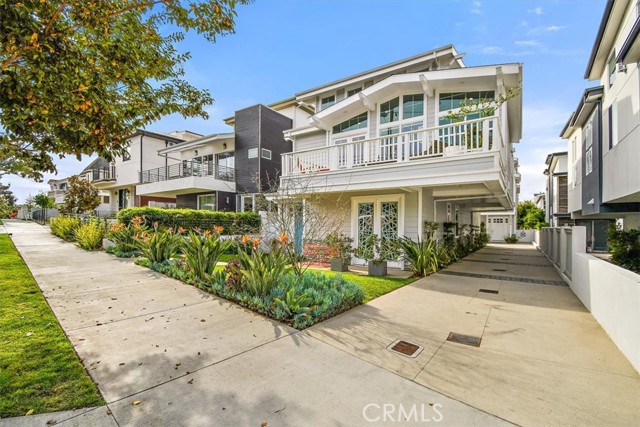 207 Irena Avenue, Redondo Beach, California 90277, 4 Bedrooms Bedrooms, ,3 BathroomsBathrooms,Residential,Sold,Irena,PV21252557