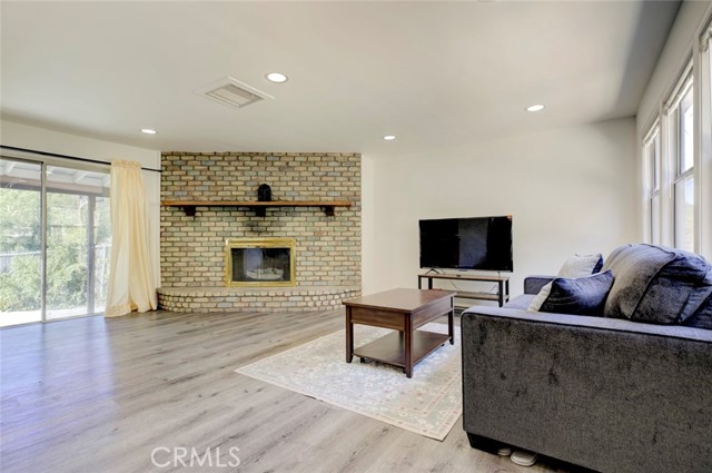 Detail Gallery Image 11 of 64 For 3352 Montrose, La Crescenta,  CA 91214 - 3 Beds | 3 Baths