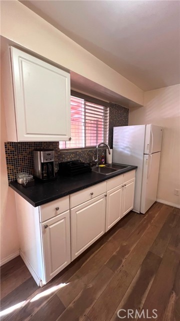 Detail Gallery Image 10 of 22 For 585 Calle Abronia B,  Palm Springs,  CA 92264 - 1 Beds | 1 Baths