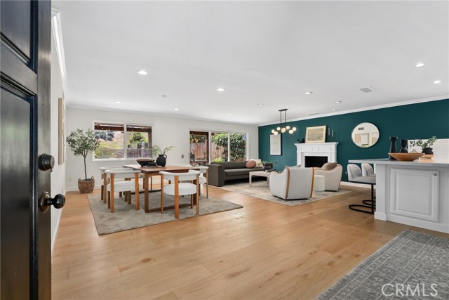 Detail Gallery Image 2 of 30 For 5839 Parkmor Rd, Calabasas,  CA 91302 - 4 Beds | 2 Baths