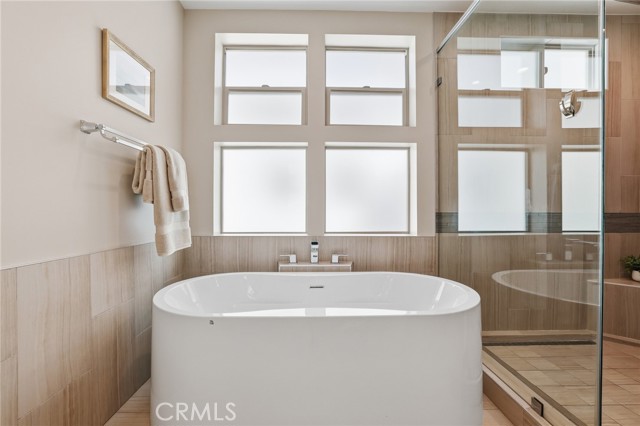 Detail Gallery Image 40 of 67 For 1745 Spreckels Ln, Redondo Beach,  CA 90278 - 3 Beds | 4/1 Baths