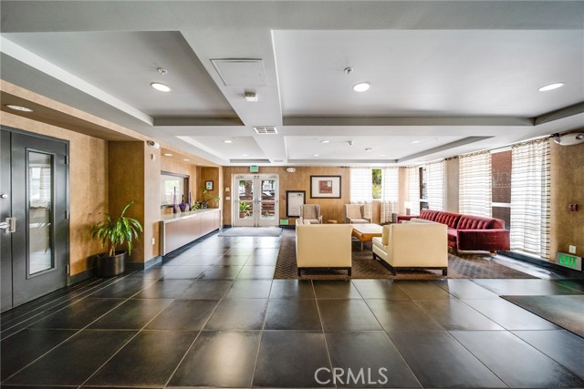 21301 Erwin Street, Woodland Hills CA: https://media.crmls.org/medias/59f8f861-df75-4e8a-ba8d-fbc48f6a615d.jpg