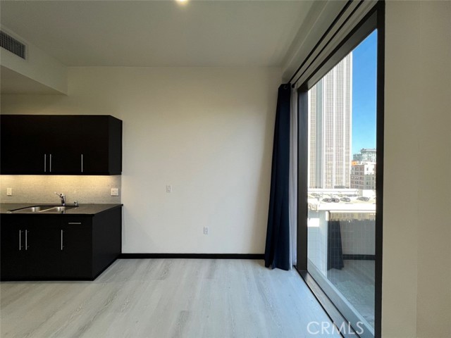 Detail Gallery Image 3 of 30 For 655 S Hope St #1200,  Los Angeles,  CA 90017 - 1 Beds | 1 Baths