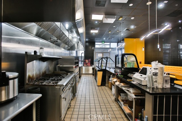 5537 W Sunset Boulevard, Los Angeles CA: https://media.crmls.org/medias/59fa428a-e306-464a-a606-6f25bba91f80.jpg