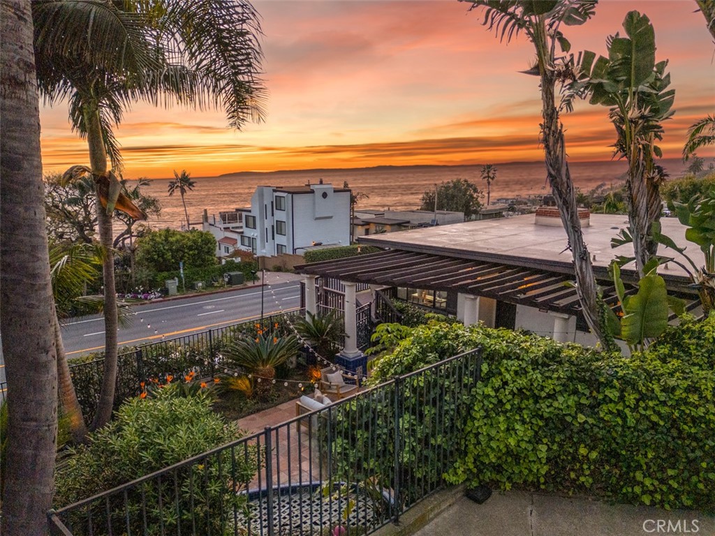 https://media.crmls.org/medias/59fa5a9d-2c00-44d9-9589-25836b1dafed.jpg?preset=X-Large