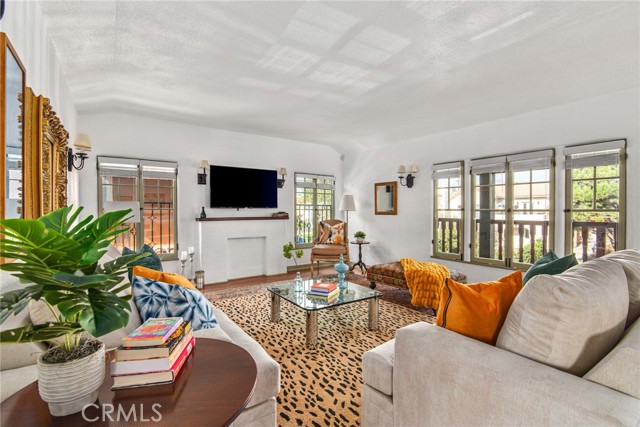 Front Image Thumbnail for CRTR25268063