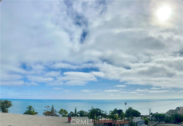 240 Moss, Laguna Beach CA: https://media.crmls.org/medias/59fc66e6-54ec-4a30-b5f5-aacd5a7d211e.jpg