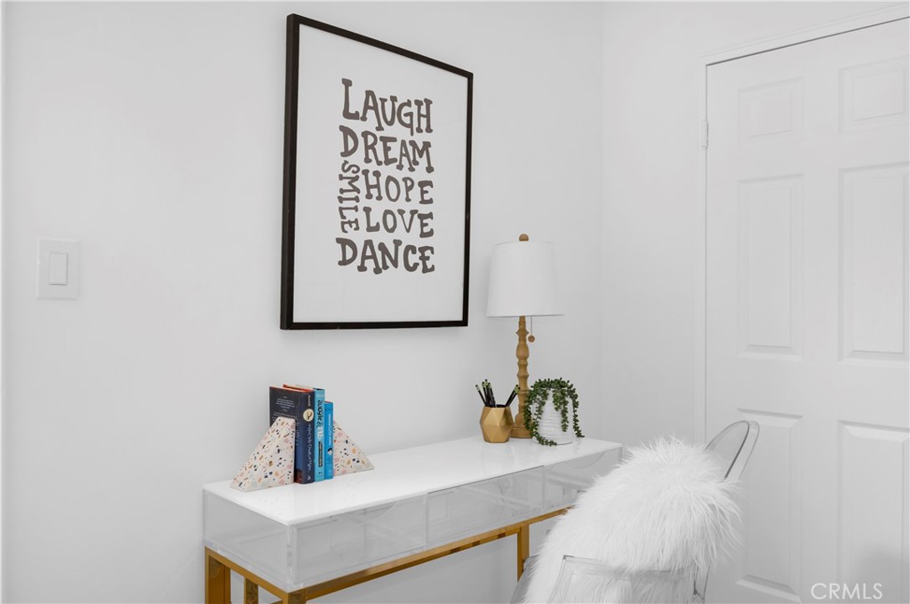 https://media.crmls.org/medias/59fcf4e6-4e7b-4b4e-add3-a11d99298d33.jpg?preset=X-Large