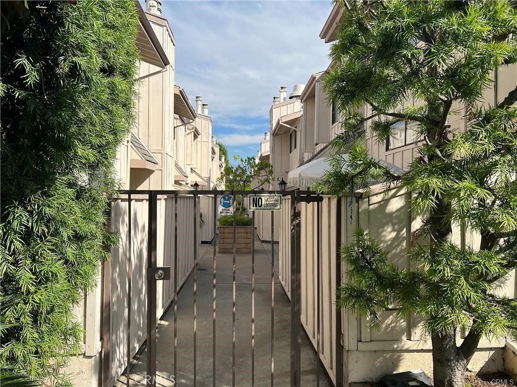 511 E Live Oak #17